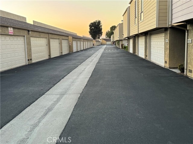 Building Photo - 5497 Twin Lakes Dr