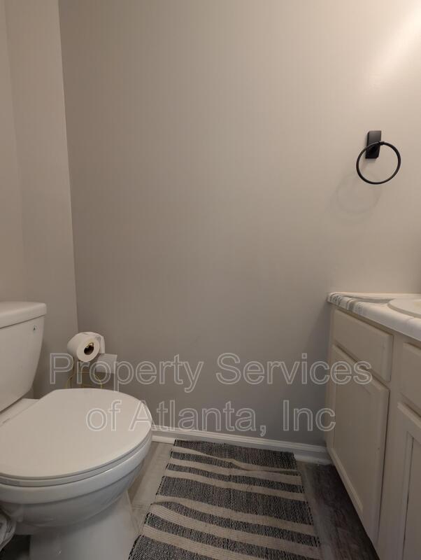 Building Photo - 5690 Hampton Ct