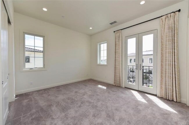 Building Photo - 105 Spacial