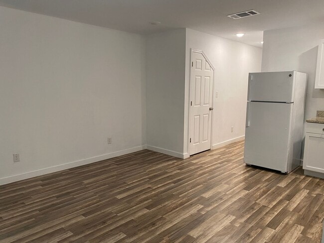 Building Photo - 1654-SH