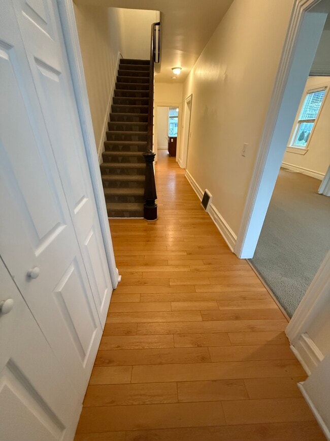 Building Photo - 125 Market St