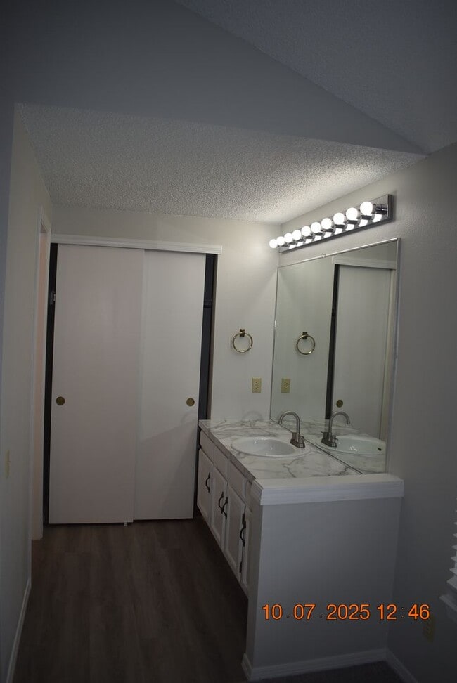 Building Photo - Updated 3 Bed Littleton Townhome