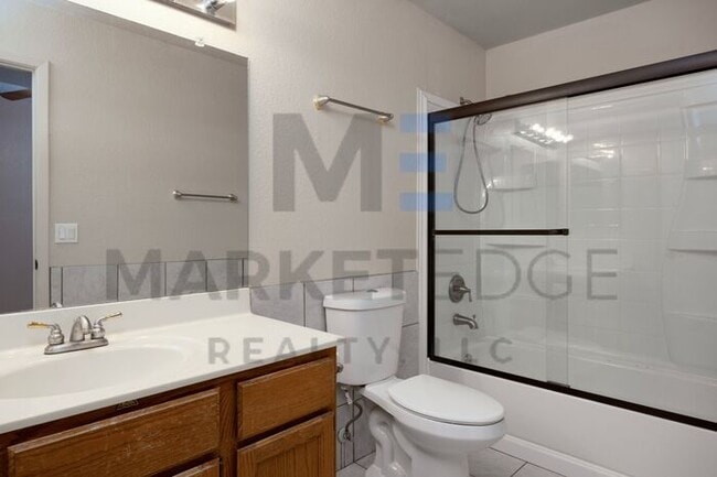 Building Photo - 3Bed/2Bath House at 7th/101! JOIN THE WAIT...