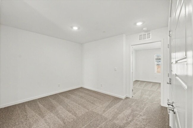 Building Photo - 9653 Horseshoe Cyn St