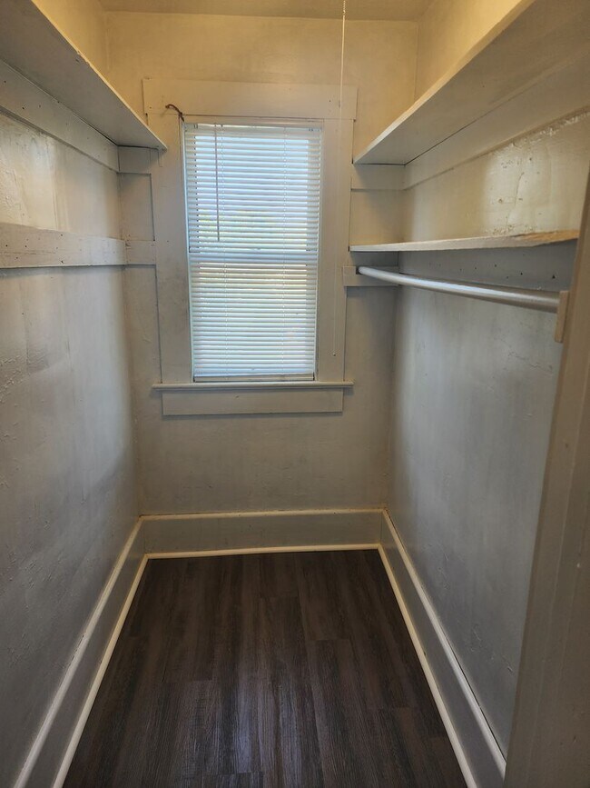 Building Photo - 312 01-1/2 11th Street