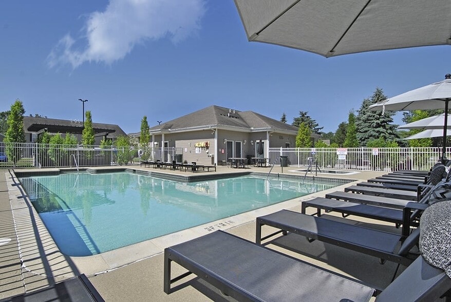 Primary Photo - Hunters Ridge Apartments & Townhomes