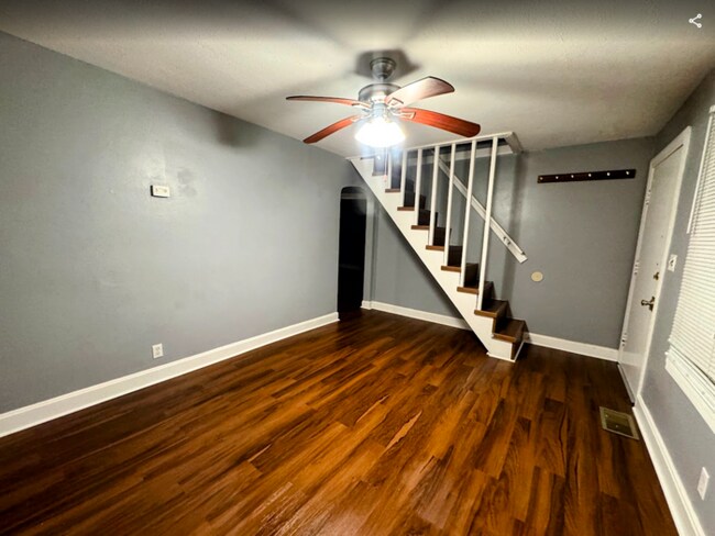 Building Photo - Cozy 4-Bedroom 1 Bath Home  in Peaceful Louisville Neighborhood