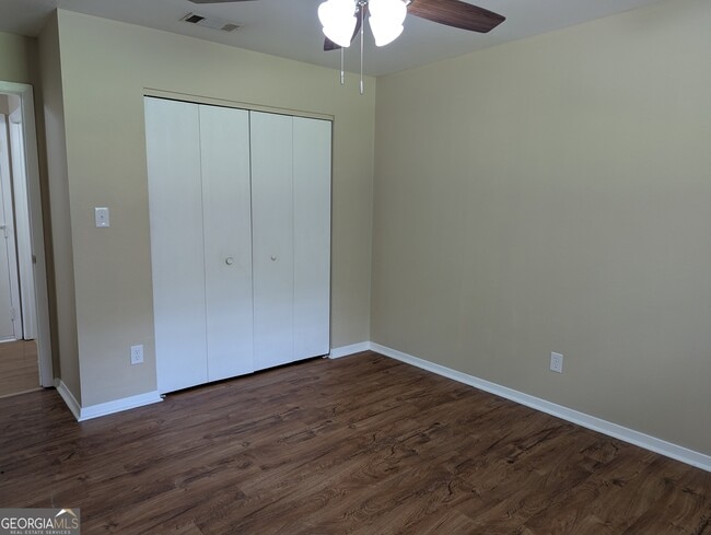 Building Photo - 502 Greenbay Ave