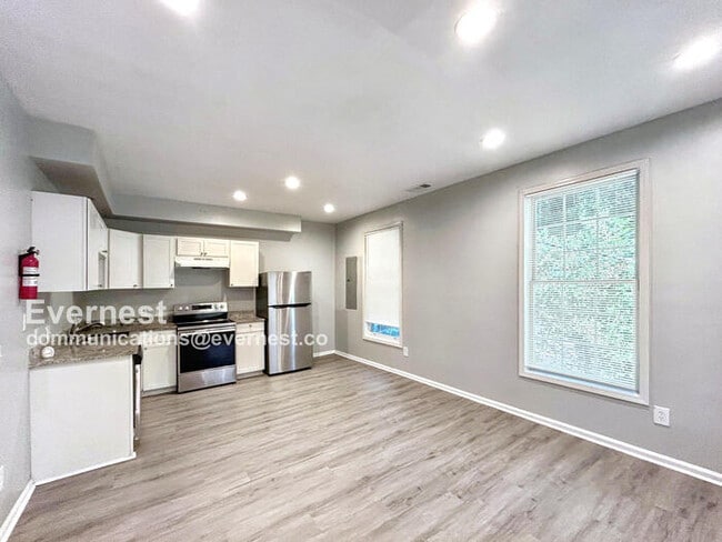 Building Photo - 2175 Fairburn Rd SW