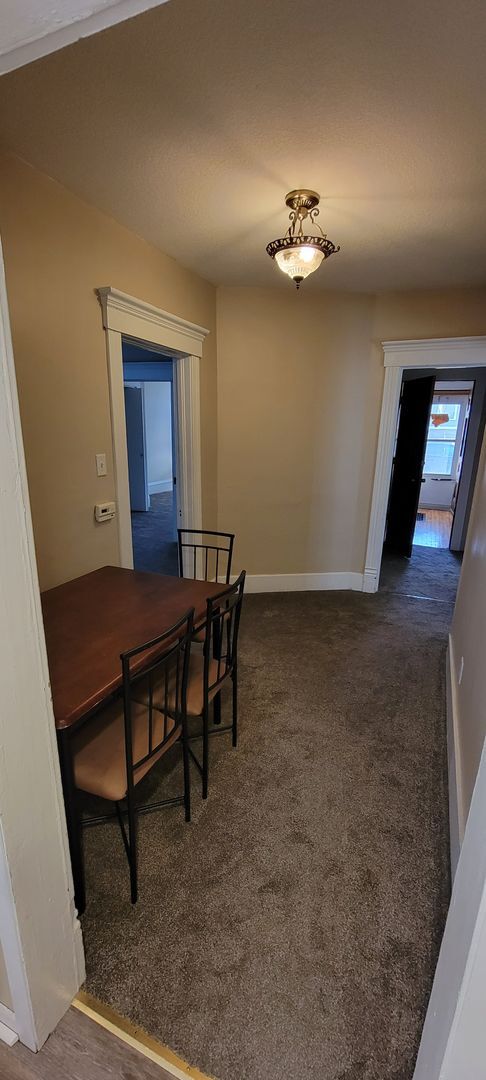 Building Photo - *HALF OFF FIRST MONTH RENT* 3 Bed 1 Bath A...