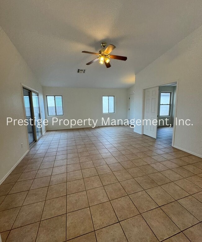 Building Photo - Charming All Tile 4/2 Rita Ranch Home