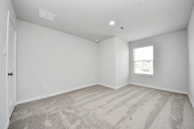Building Photo - 135 Alset Dr