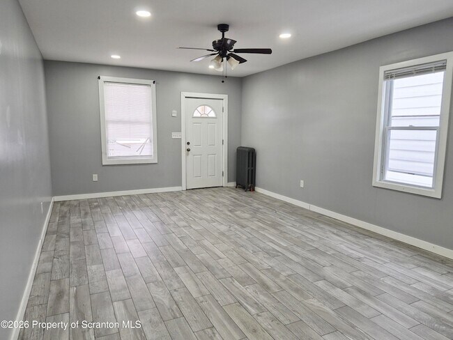 Building Photo - 124 Willow St