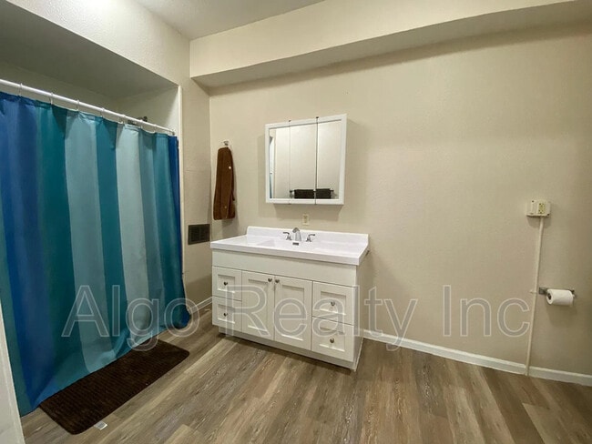 Building Photo - 603 Lawson Ave E