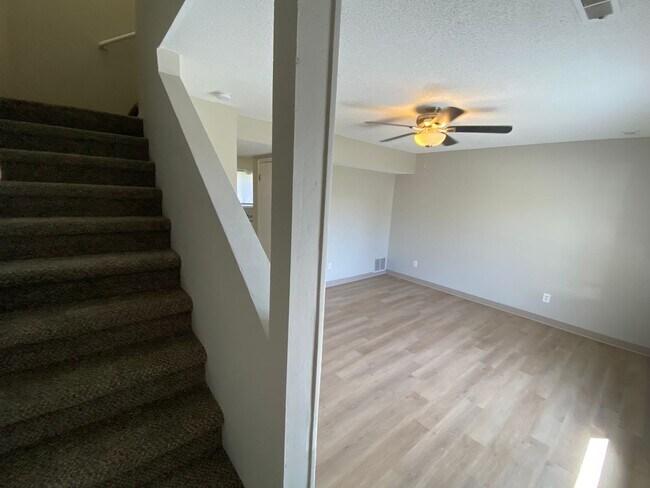 Building Photo - 1630 Pleasant View Dr