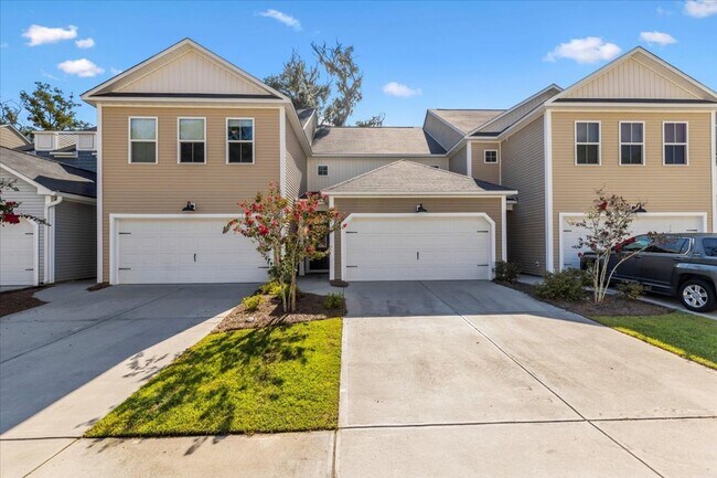 Building Photo - The Commons Stunning Townhome - 3 Bed 2.5 ...