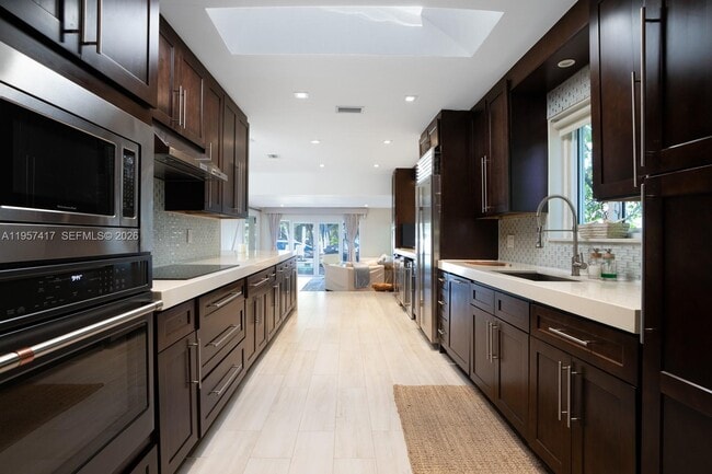 Building Photo - 7910 Hawthorne Ave