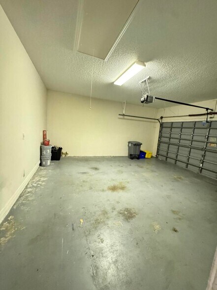 Building Photo - 10895 Fillmore Dr