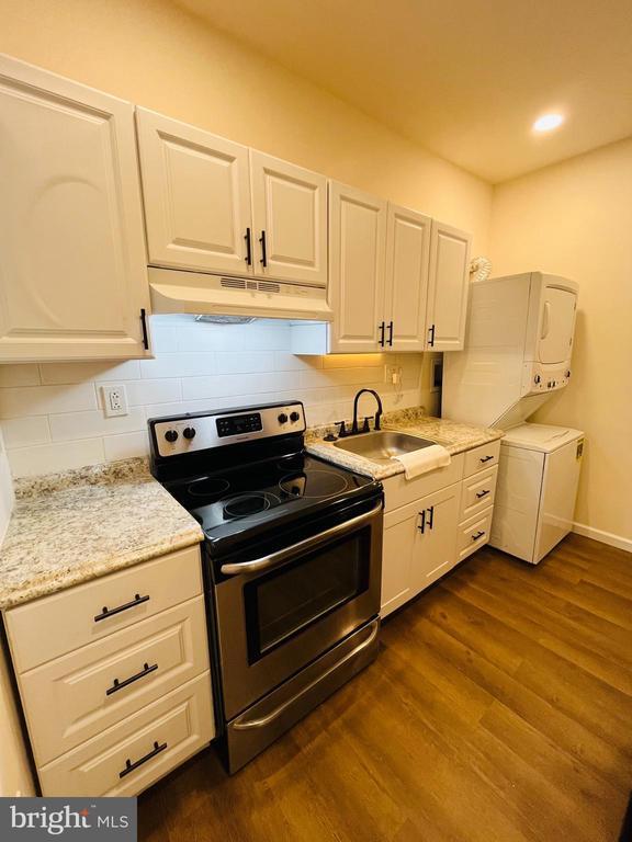 Building Photo - 6249 Reedland St