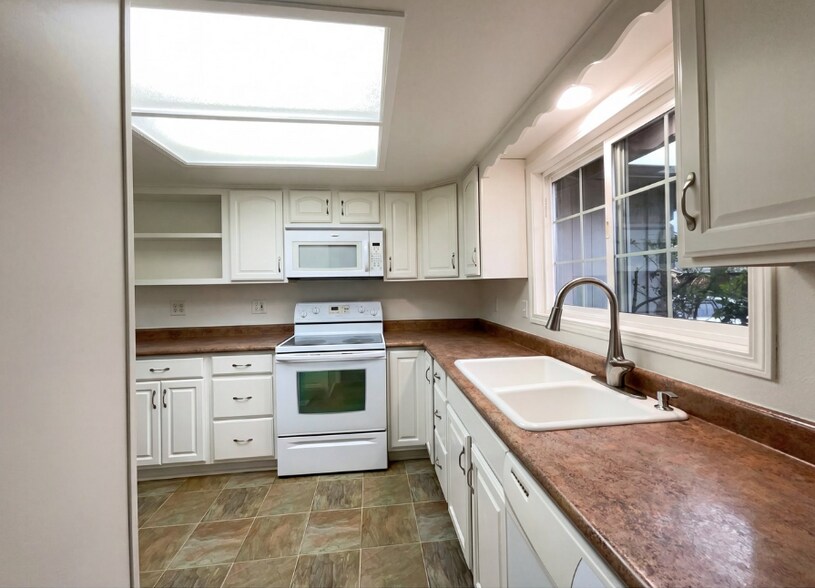 Building Photo - 2730 SE 45th Ct