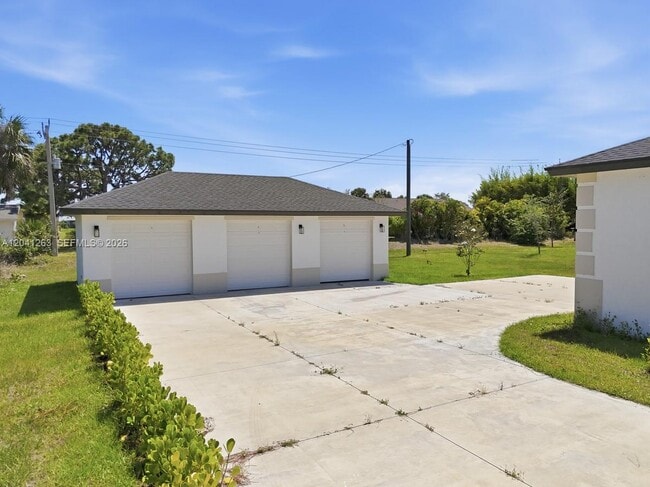 Building Photo - 195 Rotonda Blvd W
