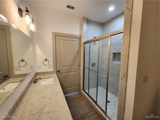 Building Photo - 23 Frio Ave