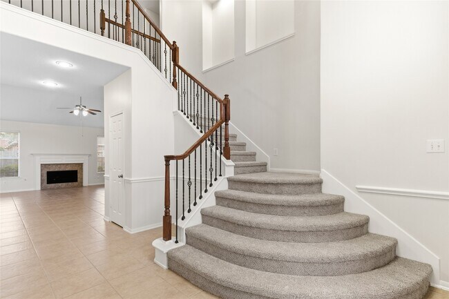 Building Photo - 6211 Stone Hill Rd