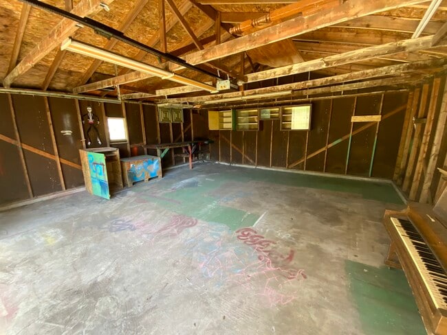 Building Photo - 921 Martin St