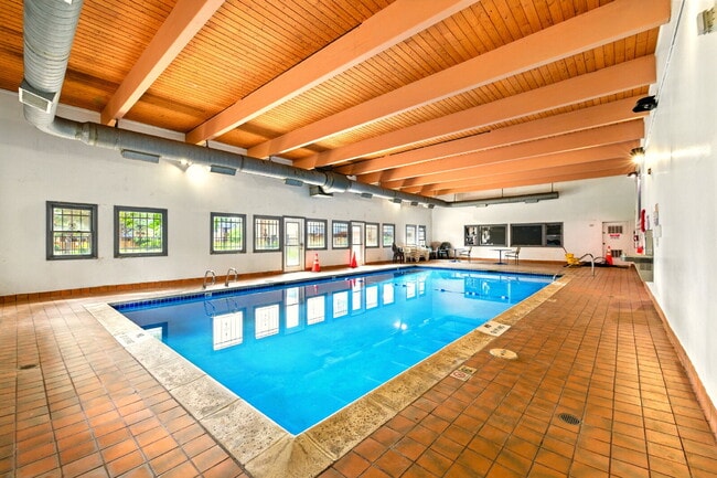 Building Photo - Welcome to Your New Home in the Heart of Denver!