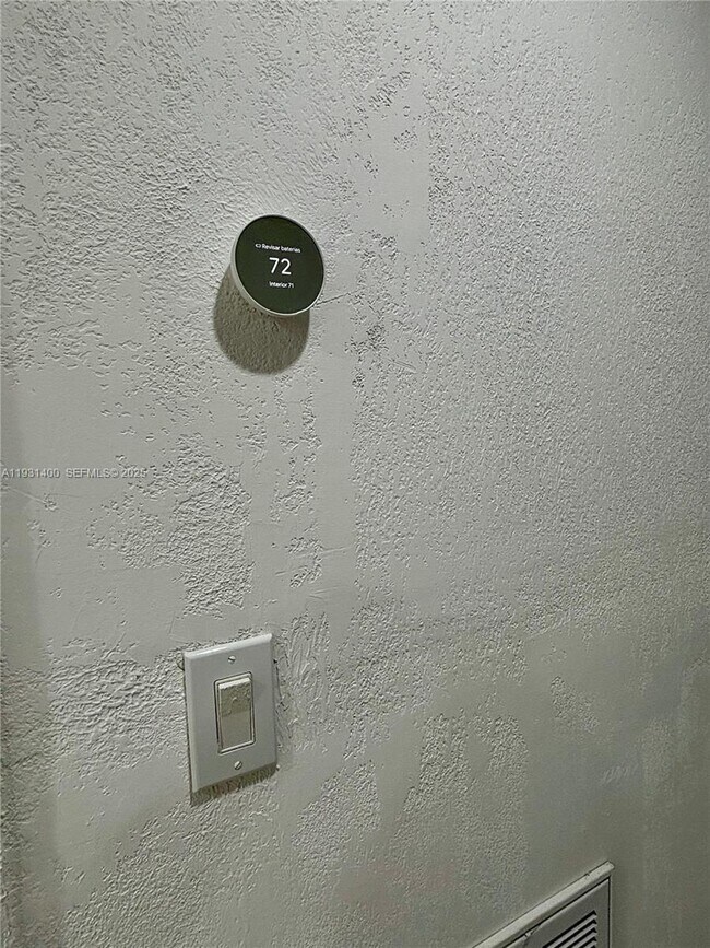 Building Photo - 8561 Claridge Dr