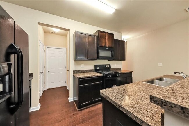 Building Photo - 182 Townview Dr