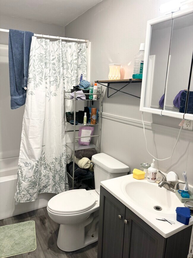 Building Photo - Birchwood Dr