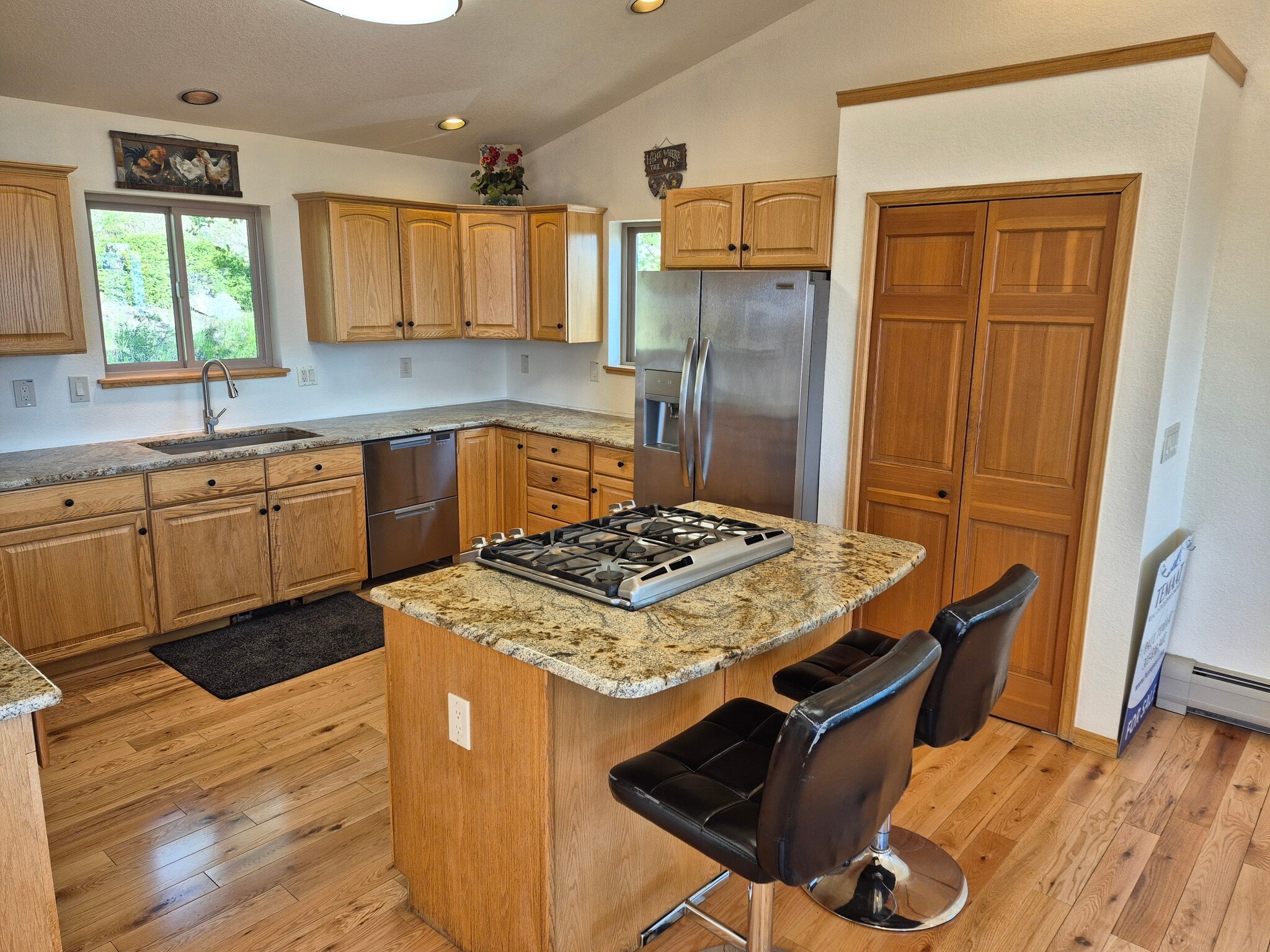 Building Photo - 1096 Aspen Dr