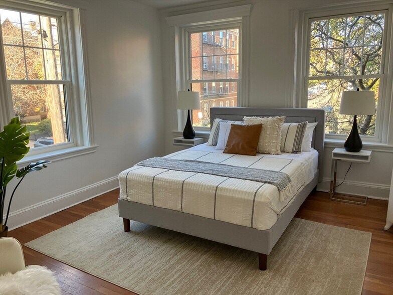 Building Photo - 72 Strathmore Rd