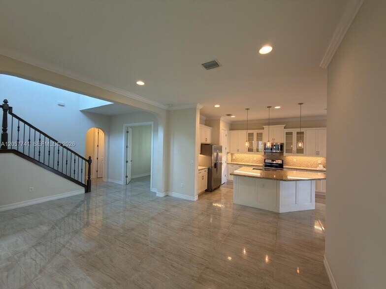 Building Photo - 455 SW 113th Ln