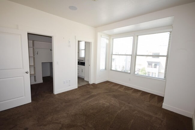 Building Photo - 4517 Daybreak Rim Way