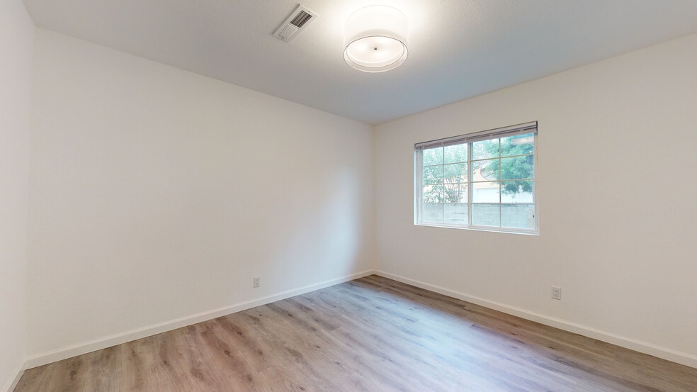 Building Photo - 1006 Tilton Ave