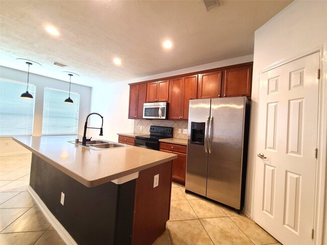 Building Photo - 119 Benedict Canyon Loop
