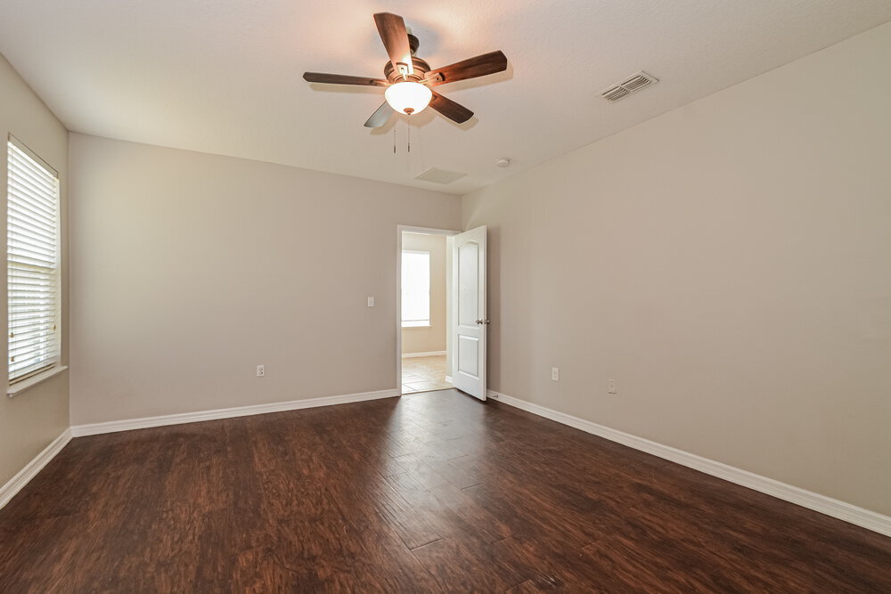 Building Photo - 220 Daigledog Dr