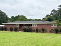 Building Photo - 4 Bedroom House For Rent