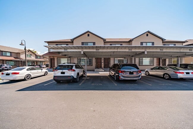 Building Photo - 3 bed 1.5 bath Townhome