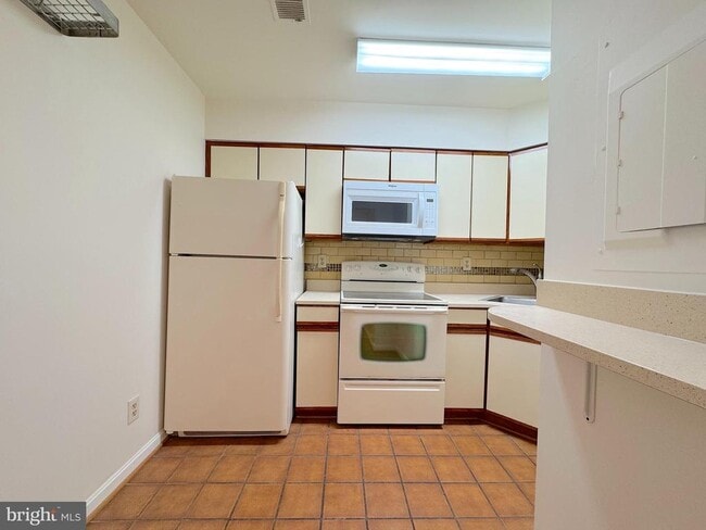 Building Photo - 1020 N Stafford St