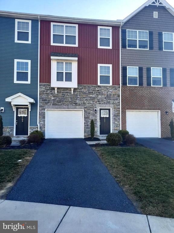 Building Photo - 702 Admiral's Quay Dr