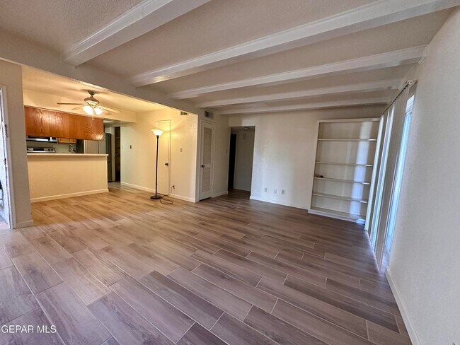 Building Photo - 6201 Escondido Dr