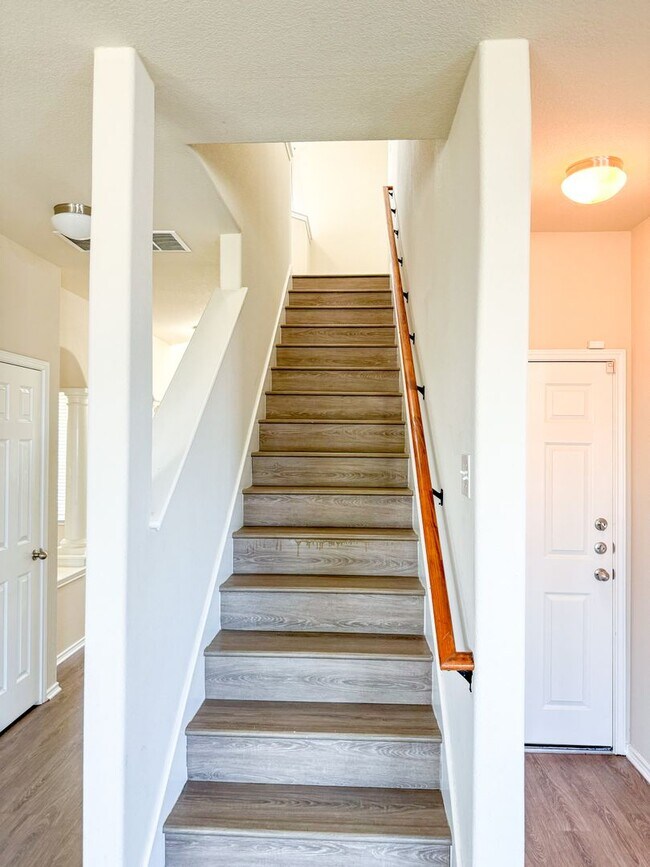 Building Photo - Available NOW!!!! Lovely 2 story home located in  Killeen, minutes from Ft. Cavazos, Hospitals an...