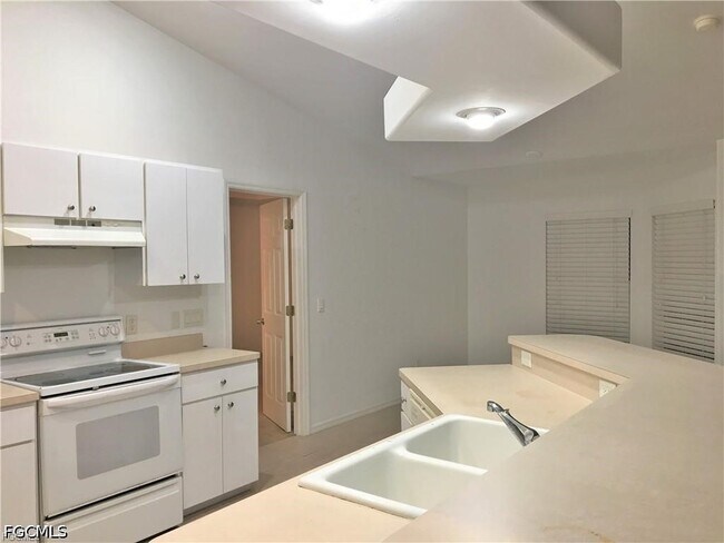 Building Photo - 2221 SW 8th Pl