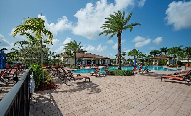 Building Photo - 532 SE 34th Terrace