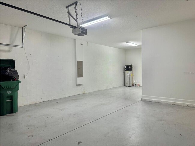 Building Photo - 2262 Romanum Dr