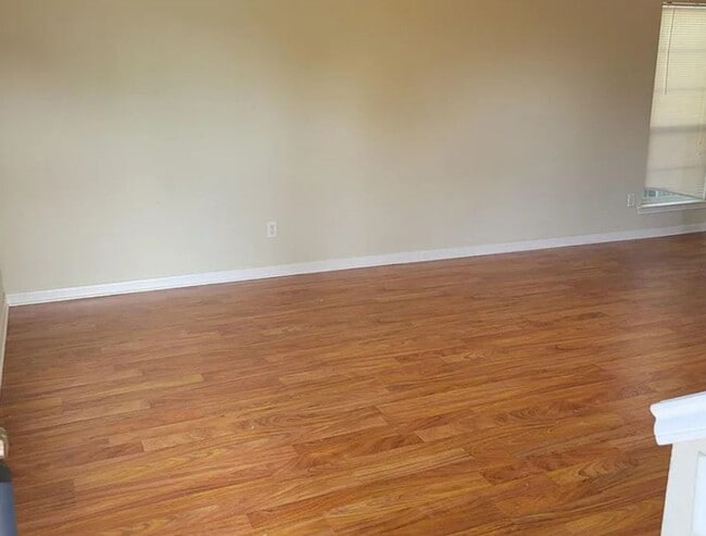 Building Photo - IMMEDIATE MOVE IN! Great 4 Bedroom 4 Bathroom Home