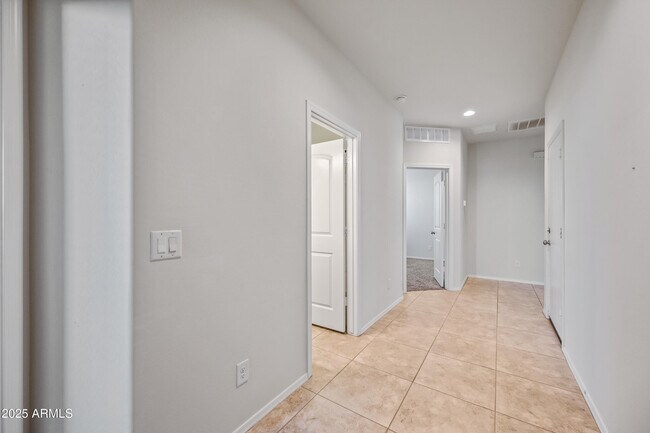 Building Photo - 31027 W Mulberry Dr